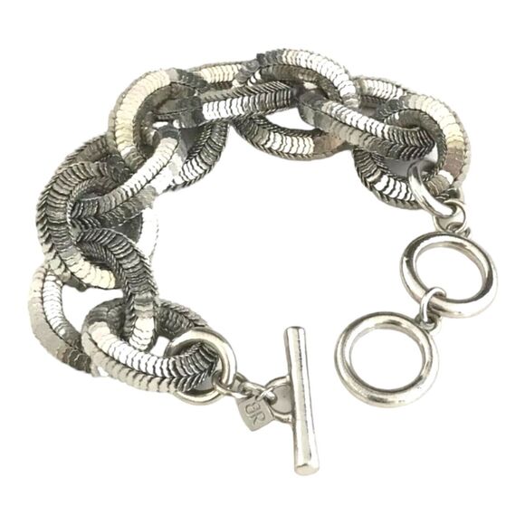 Banana Republic Bracelet Silver Toned Links Articulated Design Toggle Clasp 3Z - Picture 1 of 4